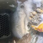 ukázka nečistot uvolněných po chemickém čištění spalinového výměníku Aprovis